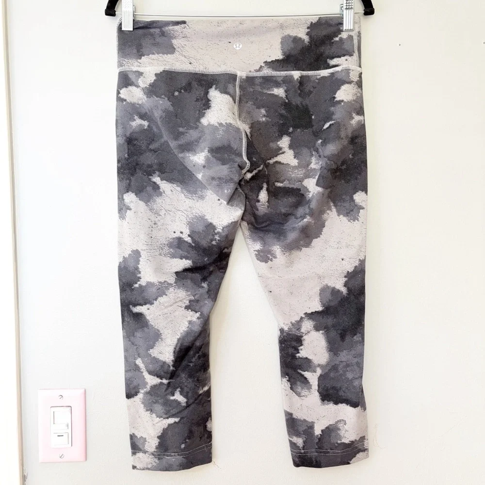 Lululemon Floral Print Cropped Leggings - Picture 4 of 6
